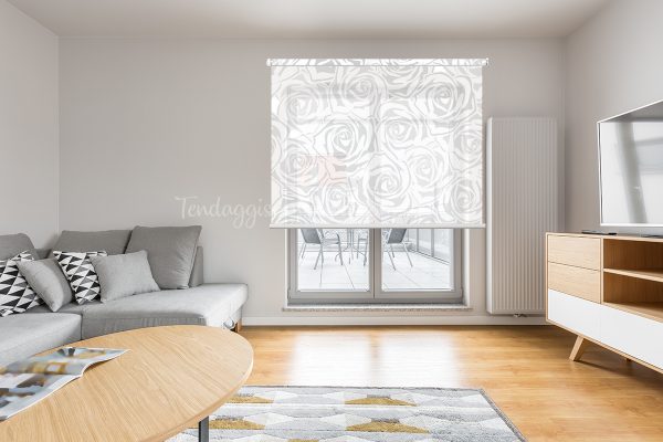 tenda a rullo grigio chiaro su misura